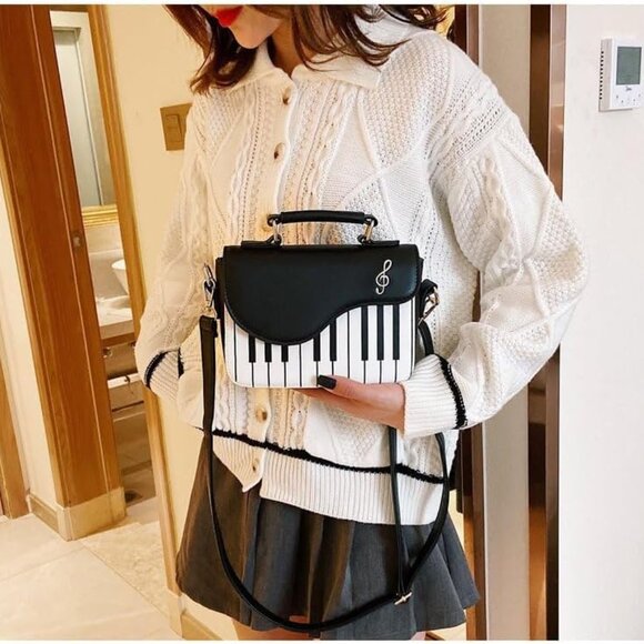 Elegant Woman Accordion Piano Style Crossbody Tote Bag in PU Leather - Picture 8 of 9